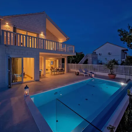 Blu Brac A Beautiful 3 Bedroom A Stones Throw To The * Sumartin