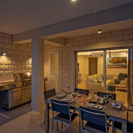 Blu Brac A Beautiful 3 Bedroom A Stones Throw To The *