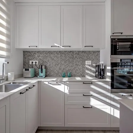 Blu Brac A Beautiful 3 Bedroom A Stones Throw To The Villa