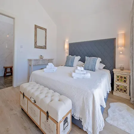 Blu Brac A Beautiful 3 Bedroom A Stones Throw To The Villa *