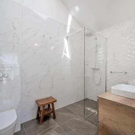 Blu Brac A Beautiful 3 Bedroom A Stones Throw To The Villa *