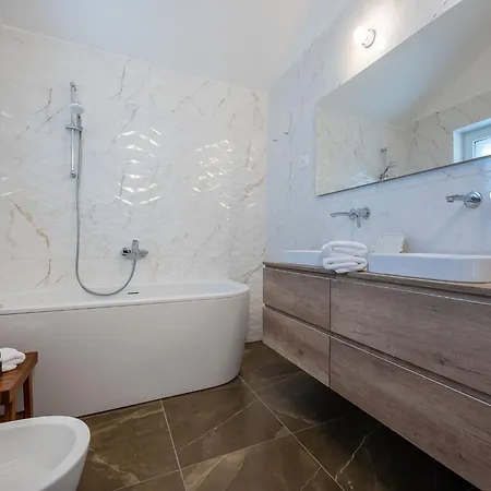 Villa Blu Brac A Beautiful 3 Bedroom A Stones Throw To The *