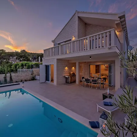 Blu Brac A Beautiful 3 Bedroom A Stones Throw To The Villa Sumartin