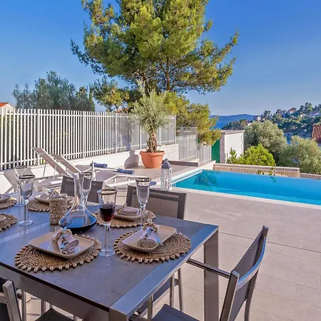 Villa Blu Brac A Beautiful 3 Bedroom A Stones Throw To The Sumartin