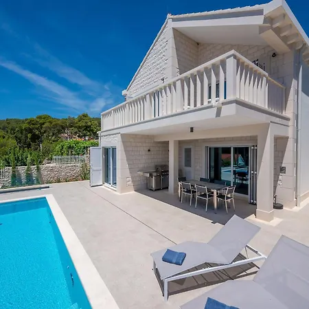 Blu Brac A Beautiful 3 Bedroom A Stones Throw To The Sumartin