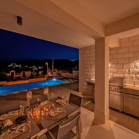 Blu Brac A Beautiful 3 Bedroom A Stones Throw To The Villa *