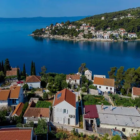 Blu Brac A Beautiful 3 Bedroom A Stones Throw To The Sumartin