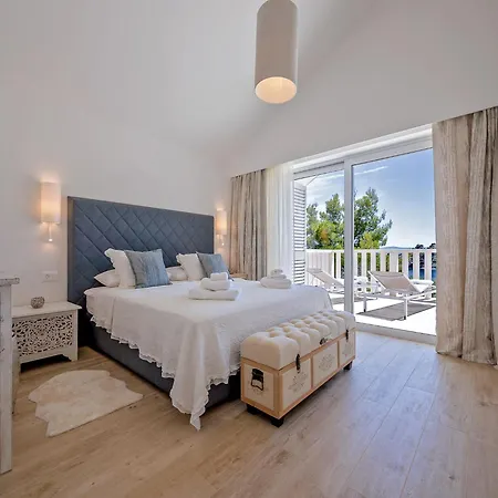 Blu Brac A Beautiful 3 Bedroom A Stones Throw To The Sumartin