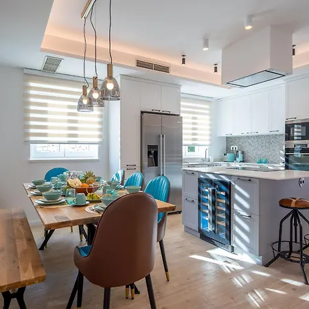 Blu Brac A Beautiful 3 Bedroom A Stones Throw To The Villa *