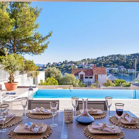 Blu Brac A Beautiful 3 Bedroom A Stones Throw To The Vila