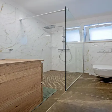 Blu Brac A Beautiful 3 Bedroom A Stones Throw To The Vila *